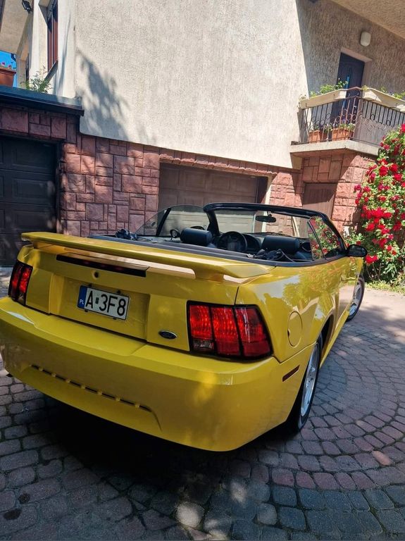 Ford Mustang 40th anniversary screaming yellow