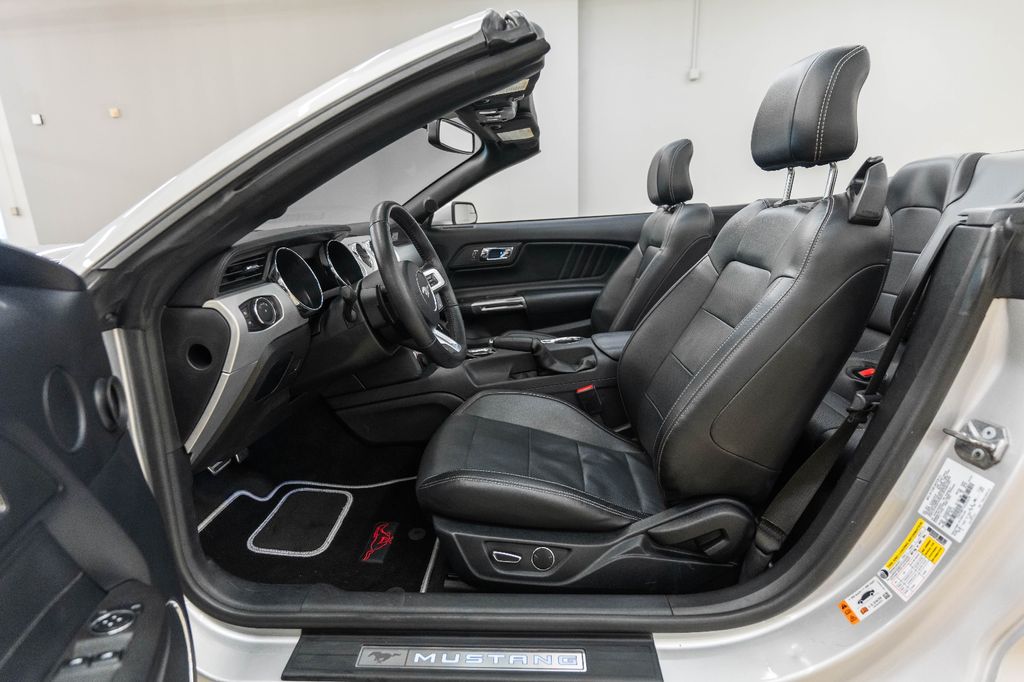 Ford Mustang 5.0L V8  GT Cabrio LED KAM NAV SITZ