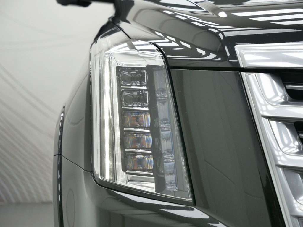 Cadillac Escalade 6.2 V8 4WD GMT Platinum 7-Seat Massage