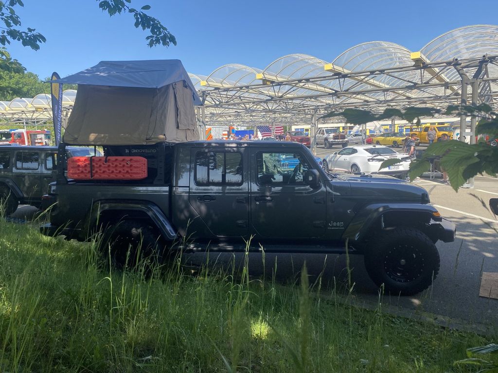 Jeep Gladiator Overland 3.0l V6 MultiJet +Camp Umbau+