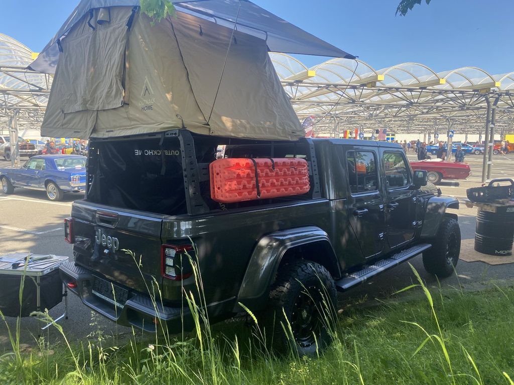 Jeep Gladiator Overland 3.0l V6 MultiJet +Camp Umbau+