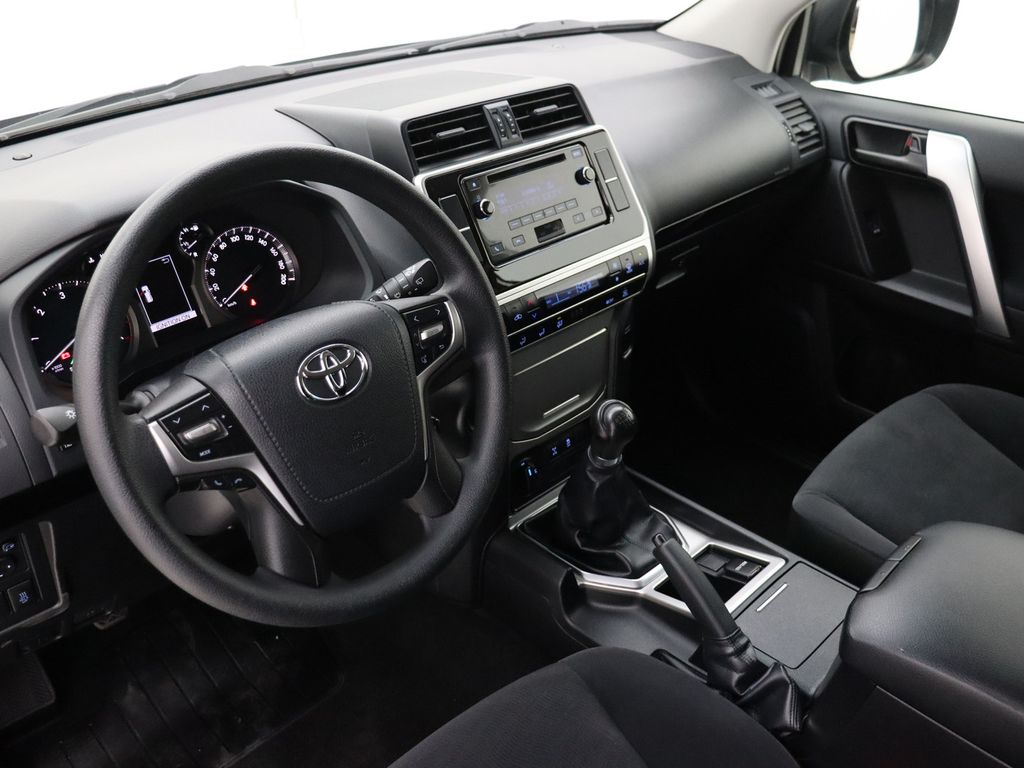 Toyota Land Cruiser 2.8 D-4D-F Comfort Blind Van 4x4 |