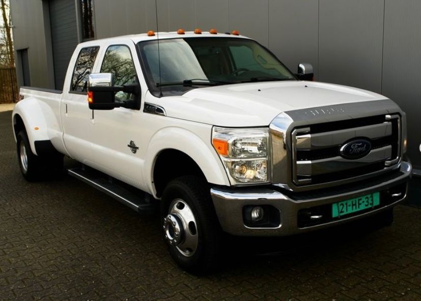 Ford F 350 6.7 V8 Duelly 390hp 6 persons