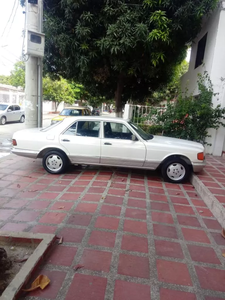 Mercedes Benz  1983