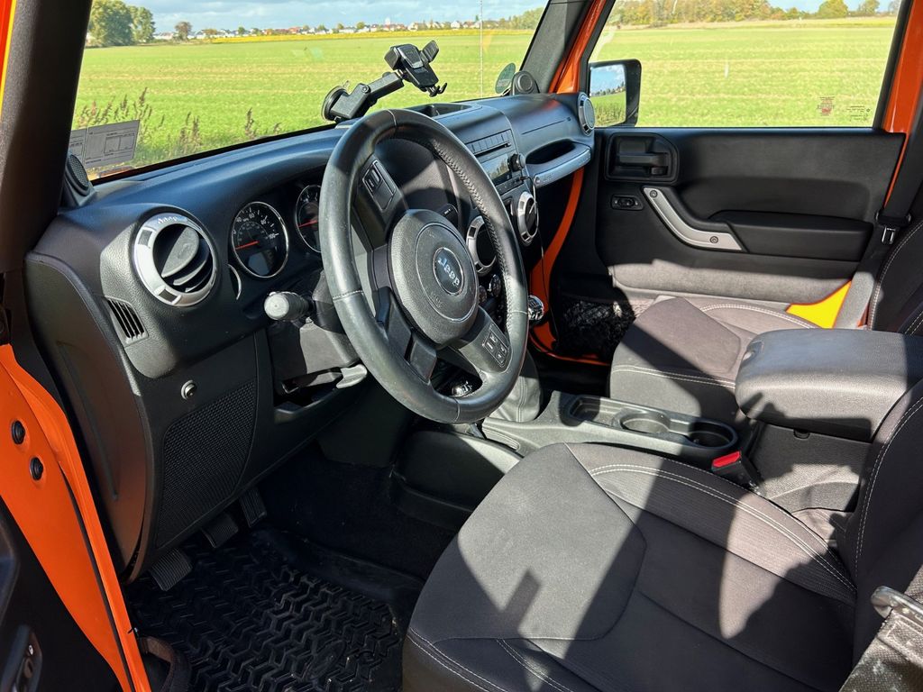Jeep Wrangler Unlimited Sahara V6 Dualtop