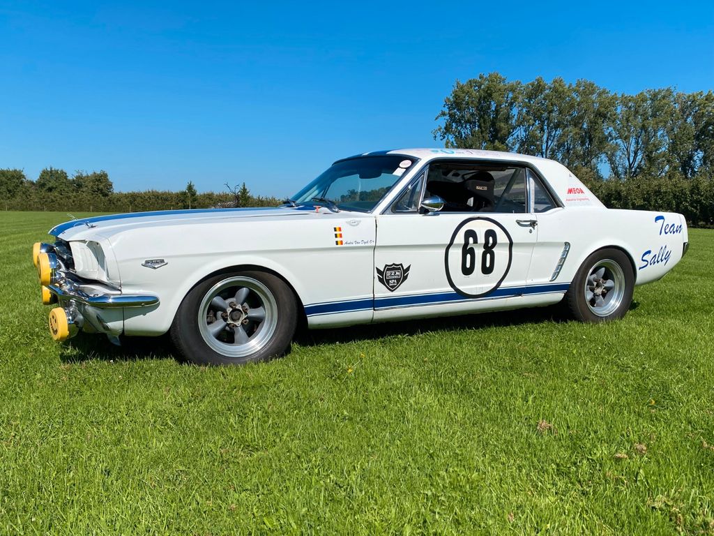 Ford Mustang - FIA race car - J. Ickx tribute car