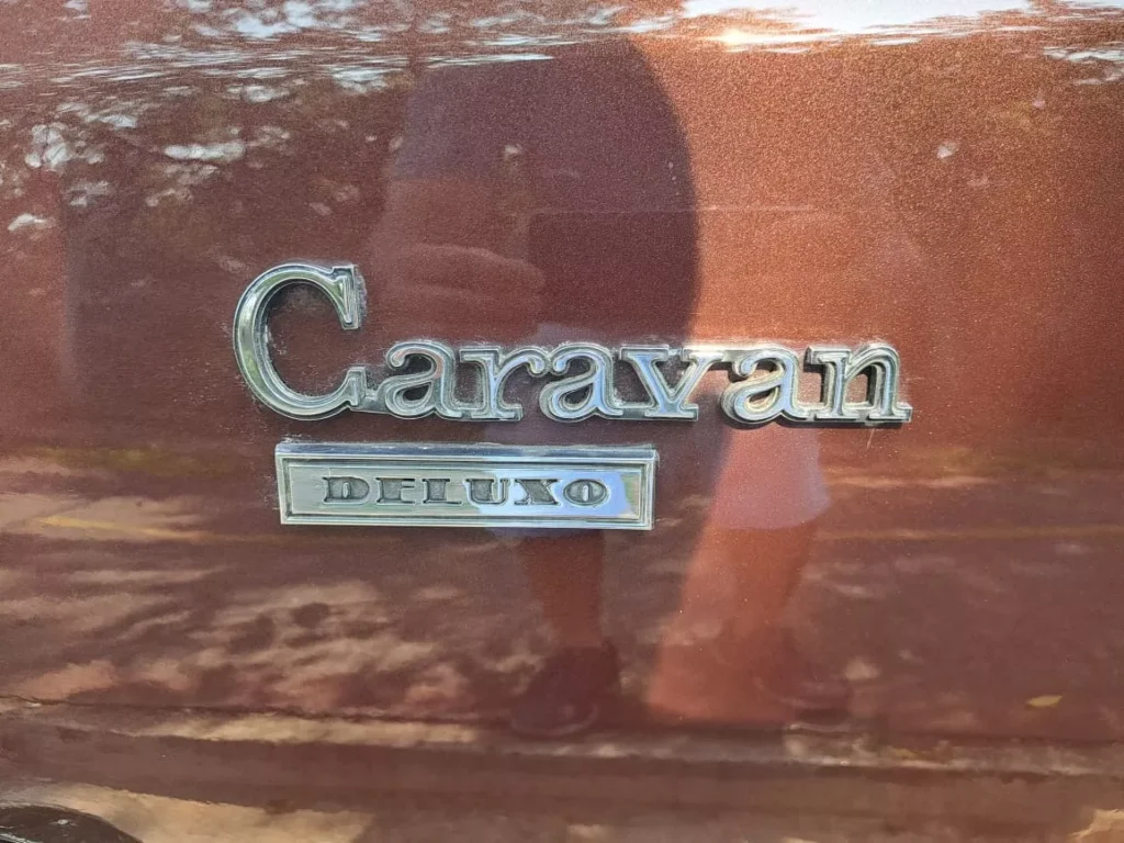 Chevrolet Caravan Deluxe 2.5