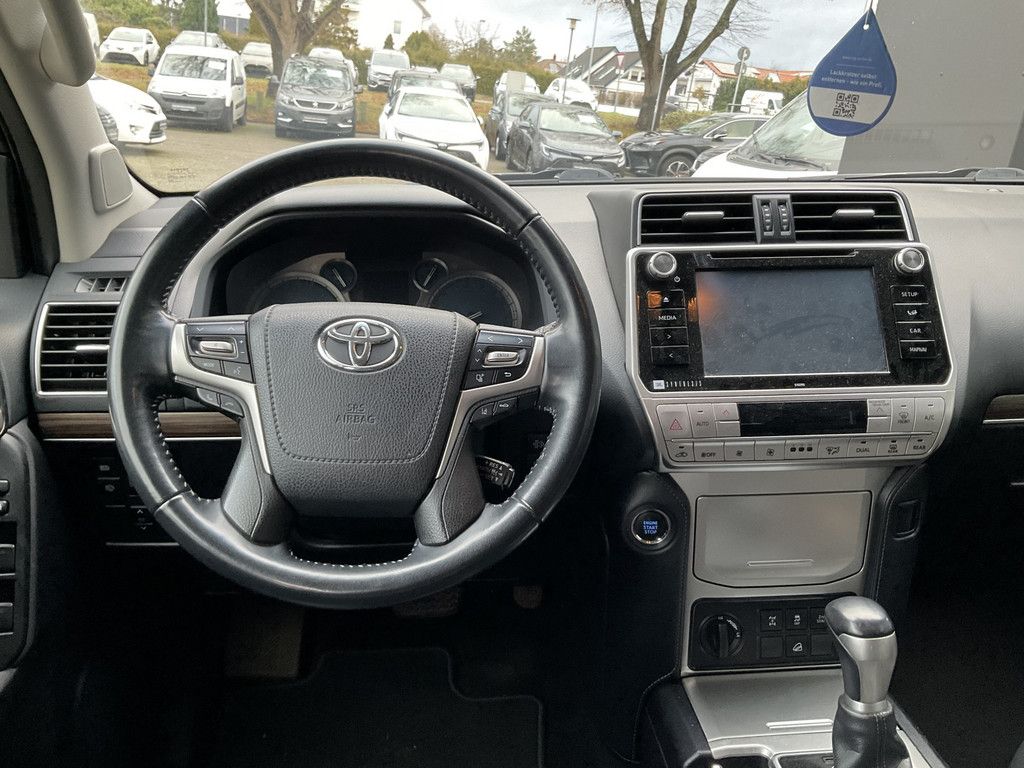 Toyota Land Cruiser 2.8 D-4D Executive KAMERA NAVI AHK