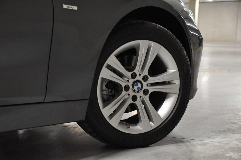 BMW 3 Serie 316 Luxury line weinig KM's goed uitgerust + 1j