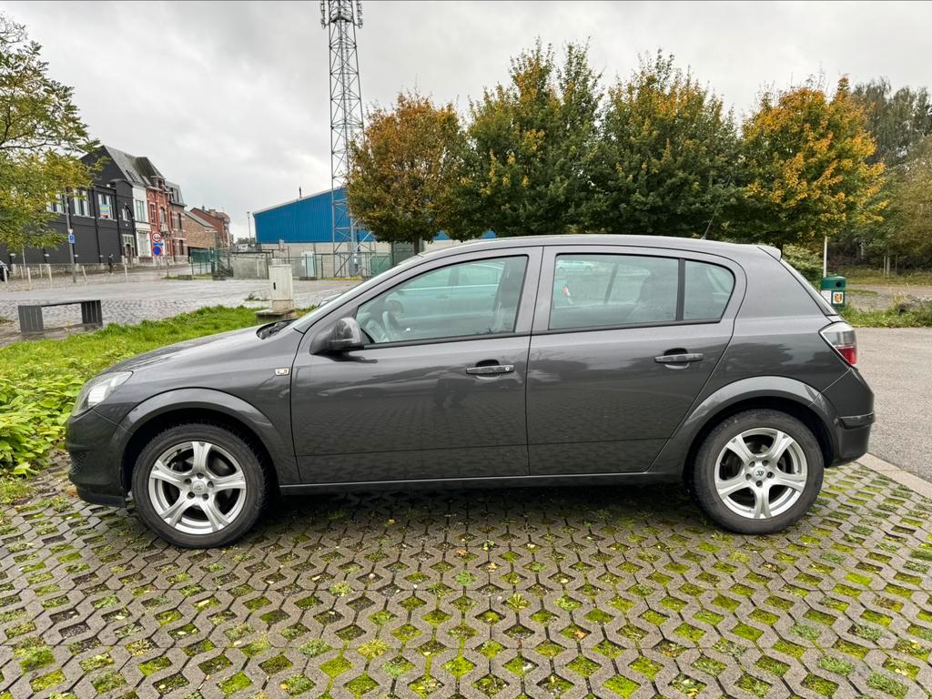 Opel Astra 1.6i 2011 135mkm prête à immatriculer nickel !