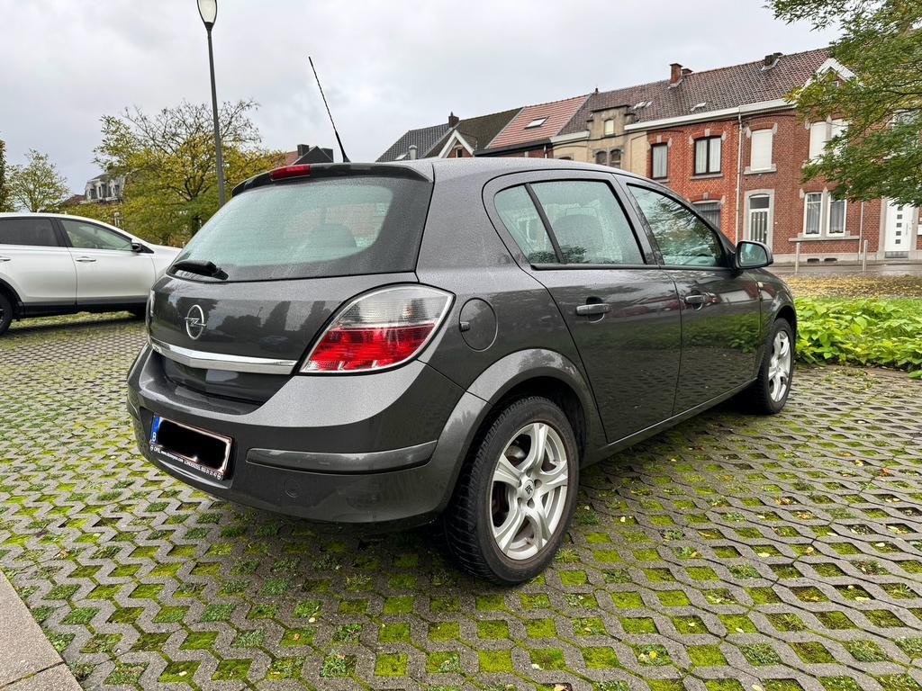 Opel Astra 1.6i 2011 135mkm prête à immatriculer nickel !