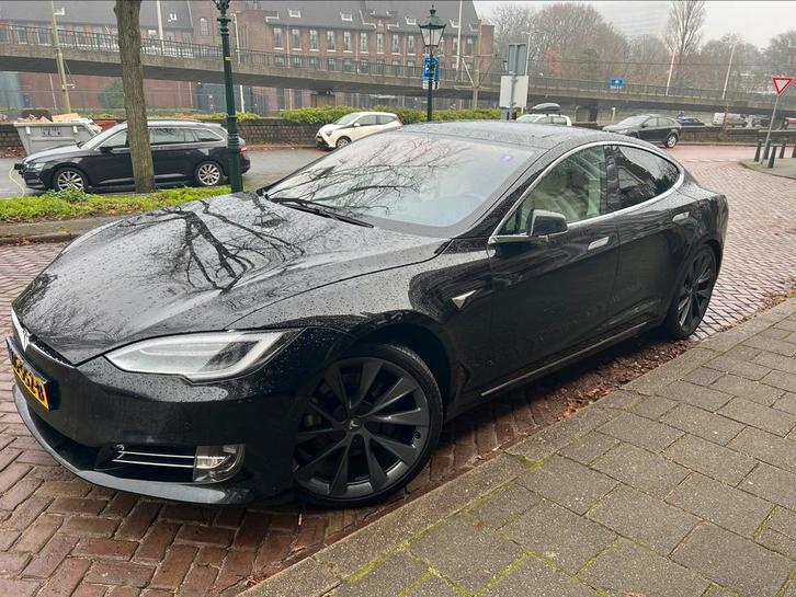 Tesla model s 75 met ccs lader in zeer goede staat 126km