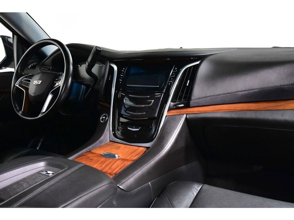 Cadillac 2016 Escalade 6.2 V8 Premium Luxury € 40.900 T1