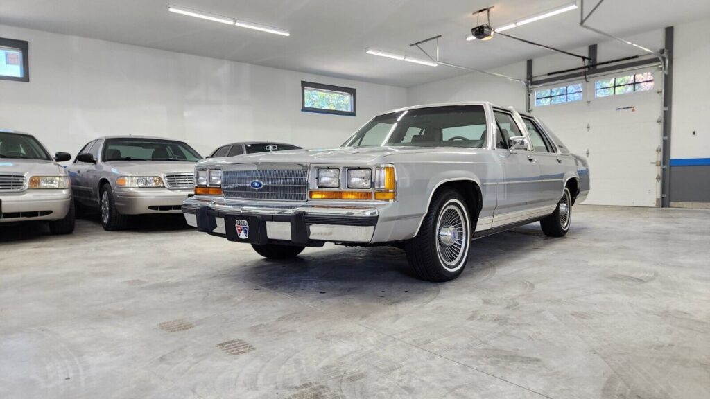 1988 Ford Crown Victoria