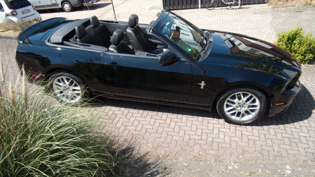 Ford Mustang Cabrio Leder schwarz Allwetterreifen