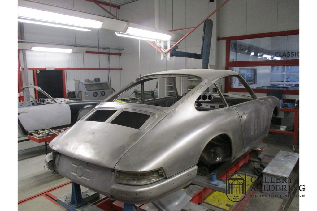 Porsche 911 Urmodell 2.0 1965 factory sunroof, matching