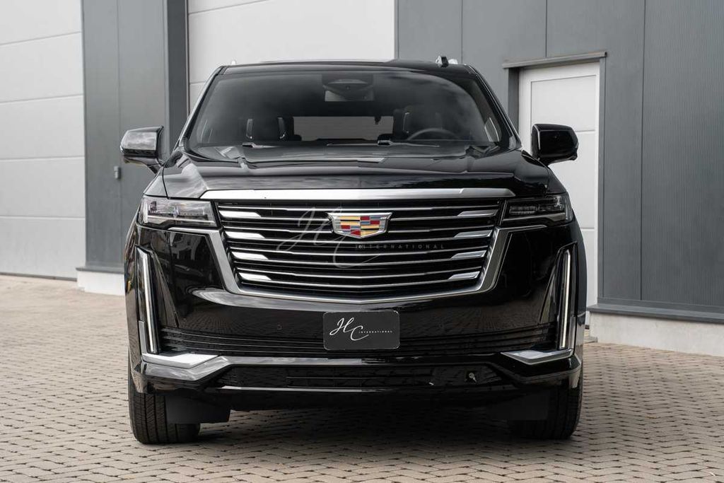 Cadillac Escalade 2022 SUV Premium Luxury Platinum € 1000