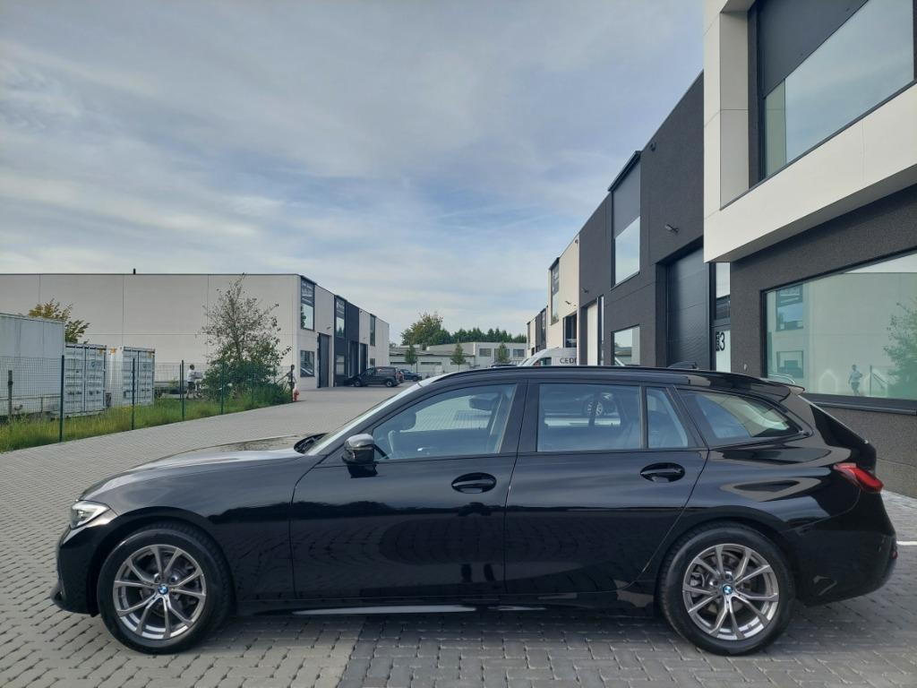 BMW 318iA Sportline Navi/Camera/Hifi/Led/M-Stuur/12M Garanti