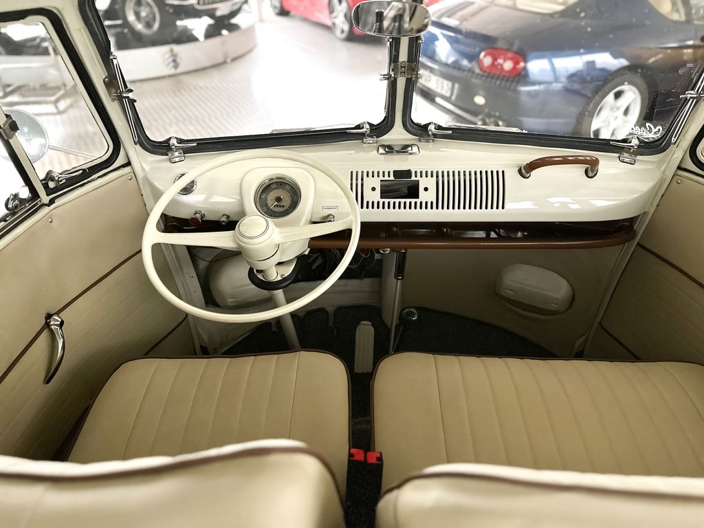 Volkswagen T1 Deluxe - 23 window. SAMBA. Split window / Sun
