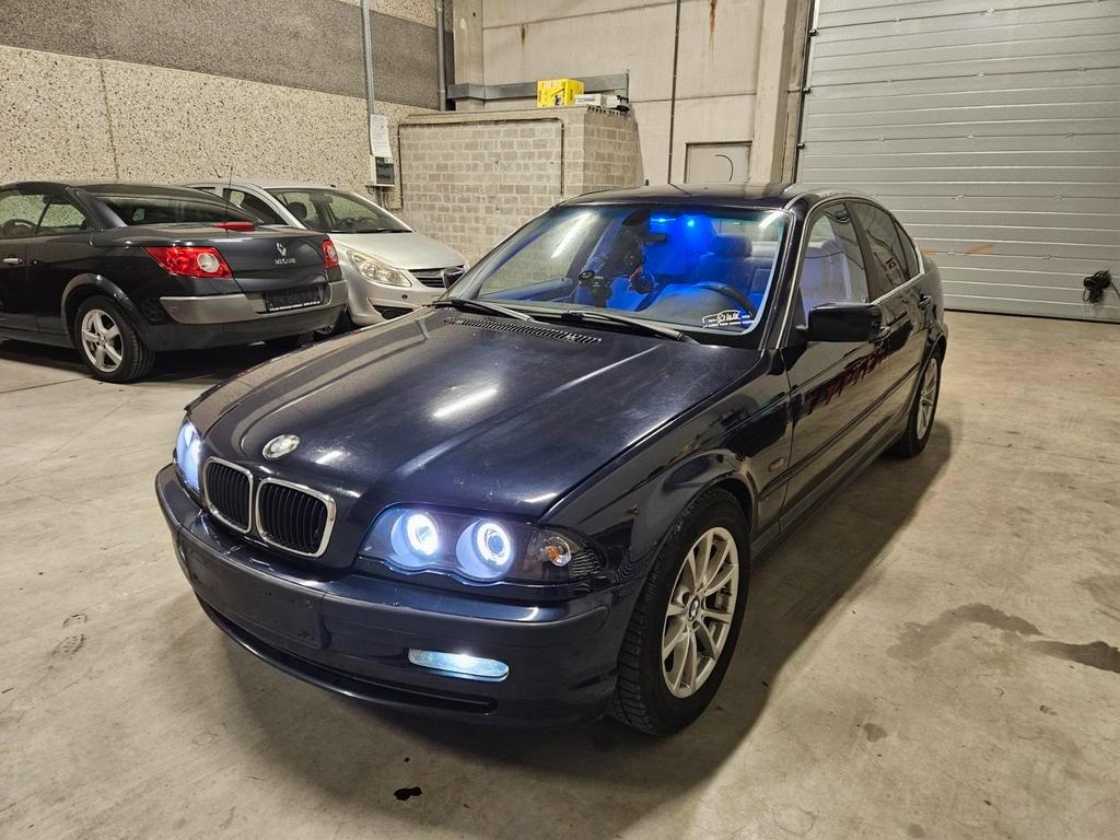 BMW 318i essence avec régulateur de vitesse climatisation ca