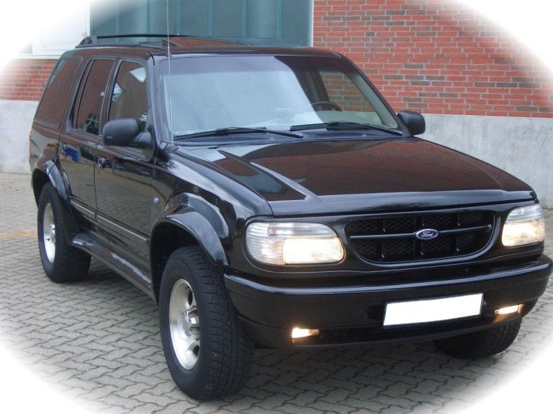Ford Explorer * Black Edition * Garage & alle Extras