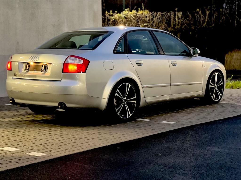 Audi A4 2.4 V6 S-line
