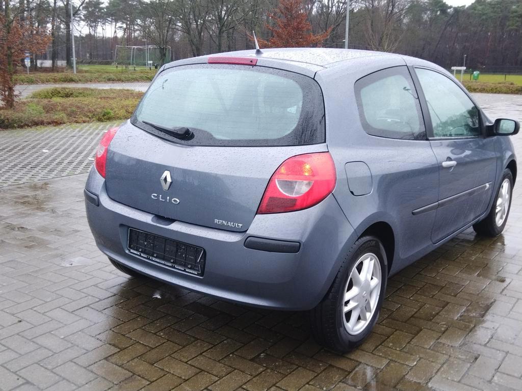 Renault Clio 2006 /benzine Euro 4 /122021 km's /