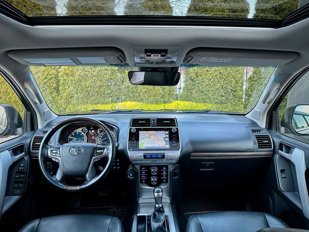 Toyota Land Cruiser Premium 7seats / Air / Crawl