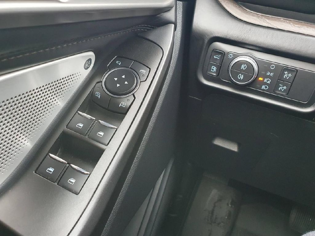 Ford Explorer Platinum Plug-in-Hybrid 4x4