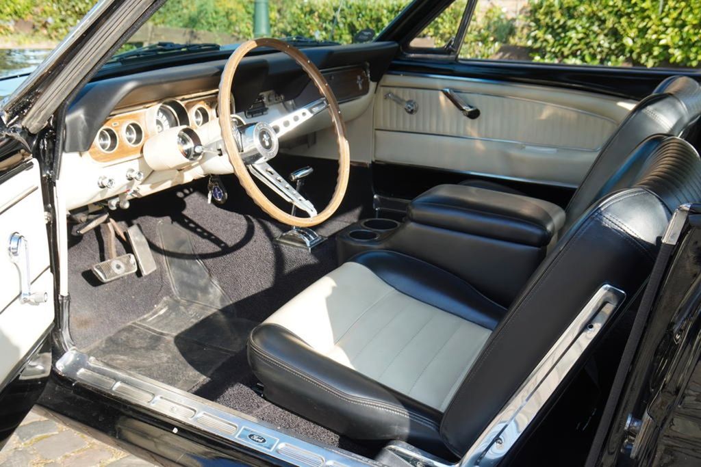 Ford Mustang Coupé GT, A- Code, Vinyldach, H- Kennz.