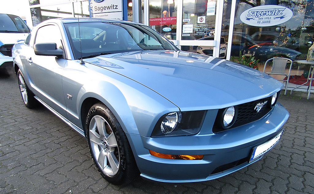 Ford Mustang GT 4.6L V8 RWD