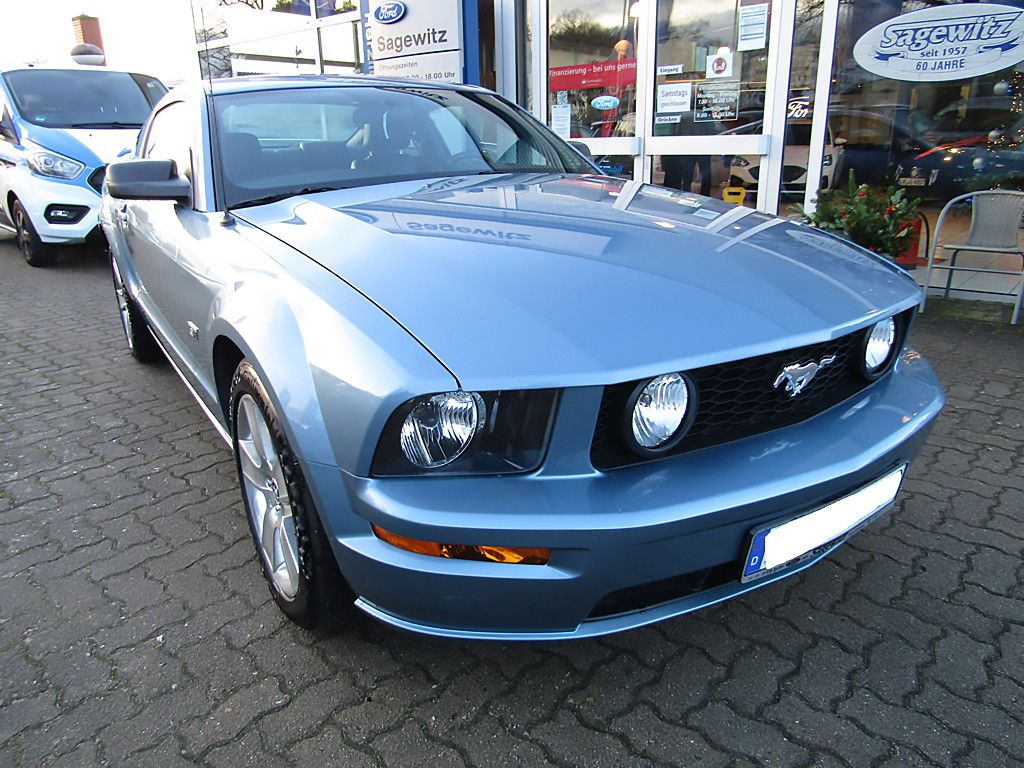 Ford Mustang GT 4.6L V8 RWD